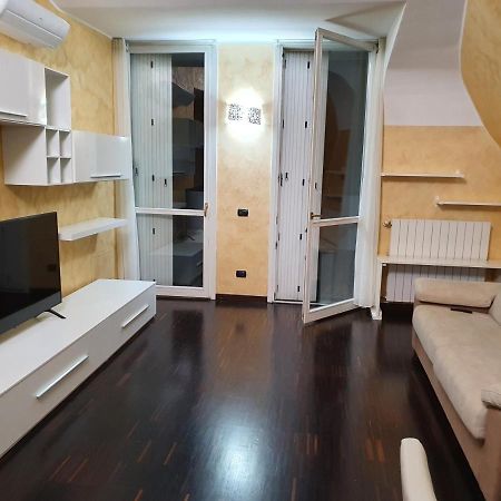 Milano Malpensa Grandi Mansarda Attico Apartamento Gallarate Exterior foto
